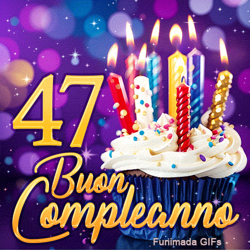 Biglietto virtuale 47 anni: un dolce dolcetto con candele accese e il numero 47 in oro brillante su sfondo stellato.