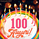Un'animazione celebrativa di una torta di compleanno per i 100 anni, Le fiamme delle candeline tremolano e delle scintille brillano intorno, creando un'atmosfera festosa e magica.