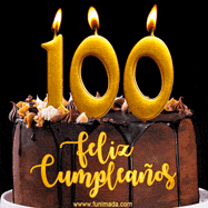 GIF de un pastel de chocolate con decoración de crema, velas doradas con el número 100 encendido, y un fondo negro elegante y cálido.