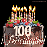 Animación de un pastel de chocolate decorado con frutas, velas encendidas y el número 100, acompañado de la palabra '¡Felicidades!' en elegante tipografía.