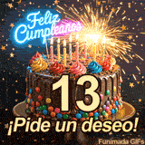 Torta festiva con luces de neón y el dígito 13. Una bengala encendida desprende chispas brillantes mientras caen pequeñas estrellas sobre el glaseado.