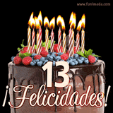 Animación de un pastel de chocolate decorado con frutas, velas encendidas y el número 13, acompañado de la palabra '¡Felicidades!' en elegante tipografía.