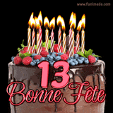 GIF animé pour un 13e anniversaire avec un somptueux gâteau au chocolat décoré de baies fraîches, des bougies allumées et le texte '13 Bonne Fête!' en rouge.