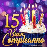 GIF di compleanno 15 anni: il numero 15 in oro risplendente accanto a un cupcake illuminato da candele.