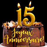GIF animé pour un 15e anniversaire avec une élégante gâteau au chocolat, des bougies dorées formant le chiffre 15 et le texte 'Joyeux Anniversaire!' en écriture dorée.