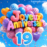 Un bouquet de ballons joyeux s'élève dans le ciel bleu. Les lettres ballons forment Joyeux Anniversaire juste au-dessus du grand chiffre bleu 19.