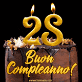 GIF animato con una torta al cioccolato decorata con crema, dettagli dorati e due candele accese che formano il numero 28. Messaggio 'Buon Compleanno' in scritta elegante.