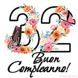 Questo GIF di Buon 32° Compleanno mostra il numero venti riempito con un vibrante bouquet di fiori animati, con farfalle che si muovono dolcemente su uno sfondo bianco.