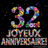 Image animée affichant le chiffre 32 et Joyeux Anniversaire en cristaux multicolores scintillants, entourés de petites lumières sur fond sombre.