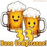 Due boccali di birra sorridenti animati, con il numero 33 e la scritta 'Buon Compleanno!' in caratteri allegri su uno sfondo bianco.