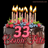 GIF animé pour un 33e anniversaire avec un somptueux gâteau au chocolat décoré de baies fraîches, des bougies allumées et le texte '33 Bonne Fête!' en rouge.
