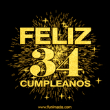 GIF animado con un diseño dorado, mostrando el número 34 rodeado de fuegos artificiales y luces que resaltan una atmósfera festiva y vibrante.