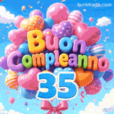 Il grande numero azzurro 35 è attaccato a un gruppo di palloncini che fluttuano al vento. Le lettere a palloncino formano Buon Compleanno davanti al cielo.
