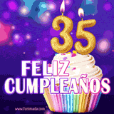 GIF animado de un cupcake decorado con confites, dos velas doradas encendidas formando el número 35, sobre un fondo púrpura brillante con destellos.