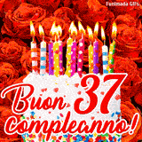 GIF animata per un 37° compleanno, Mostra una torta bianca con candeline colorate accese e coriandoli, di fronte a un muro di rose rosse, Il testo dice 'Buon 37 compleanno!'.