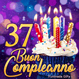 Biglietto virtuale animato 37 anni: il numero 37 in oro brillante accanto a un dolce tortino con candeline accese.