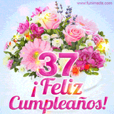 GIF de un colorido ramo de flores rosas, lilas y blancas, con el número 37 destacado en rosa y el mensaje '¡Feliz cumpleaños!' en un estilo encantador.