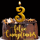 GIF de un pastel de chocolate con decoración de crema, velas doradas con el número 3 encendido, y un fondo negro elegante y cálido.