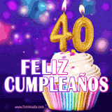 GIF animado de un cupcake decorado con confites, dos velas doradas encendidas formando el número 40, sobre un fondo púrpura brillante con destellos.