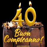 GIF animato con una torta al cioccolato decorata con crema, dettagli dorati e due candele accese che formano il numero 40. Messaggio 'Buon Compleanno' in scritta elegante.