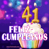 GIF animado de un cupcake decorado con confites, dos velas doradas encendidas formando el número 41, sobre un fondo púrpura brillante con destellos.