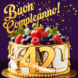 Un GIF animato di una bellissima torta per il 42° compleanno con glassa dorata e frutti di bosco freschi, Il numero dorato 42 è davanti, e stelle cadono su uno sfondo viola scuro.