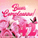 Immagine animata per i 42 anni: GIF di rose rosa, farfalla in volo e luci celebrative su sfondo sfumato con scritte di auguri.