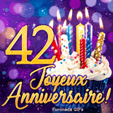 Carte animée 42 ans représentant un petit gâteau garni de bougies claires et le chiffre 42 doré sur fond bokeh.