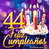 Imagen animada para 44 años: el número 44 de oro brillante junto a una tarta de cumpleaños con velas relucientes.