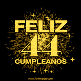 GIF animado con un diseño dorado, mostrando el número 44 rodeado de fuegos artificiales y luces que resaltan una atmósfera festiva y vibrante.
