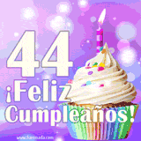 Animación de un cupcake con cobertura blanca, confites de colores, una vela encendida y el número 44 en grande sobre un fondo púrpura con luces brillantes.