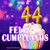 GIF animado de un cupcake decorado con confites, dos velas doradas encendidas formando el número 44, sobre un fondo púrpura brillante con destellos.