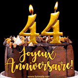 GIF animé pour un 44e anniversaire avec une élégante gâteau au chocolat, des bougies dorées formant le chiffre 44 et le texte 'Joyeux Anniversaire!' en écriture dorée.