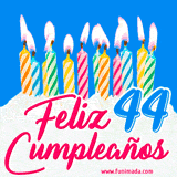 Animación de un pastel decorado con velas coloridas y encendidas, el número 44 destacado en azul y la frase 'Feliz cumpleaños' en letras estilizadas.
