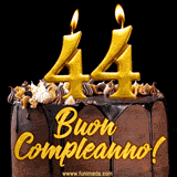 GIF animato con una torta al cioccolato decorata con crema, dettagli dorati e due candele accese che formano il numero 44. Messaggio 'Buon Compleanno' in scritta elegante.