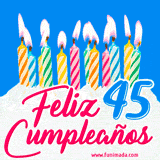 Animación de un pastel decorado con velas coloridas y encendidas, el número 45 destacado en azul y la frase 'Feliz cumpleaños' en letras estilizadas.