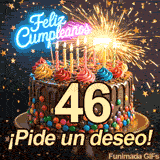 Lluvia dorada cayendo suavemente sobre un postre que luce el número 46. En la parte superior, los destellos iluminan el mensaje de feliz cumpleaños.