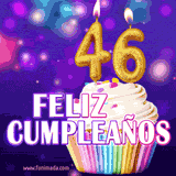 GIF animado de un cupcake decorado con confites, dos velas doradas encendidas formando el número 46, sobre un fondo púrpura brillante con destellos.