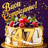 Un GIF animato di una bellissima torta per il 47° compleanno con glassa dorata e frutti di bosco freschi, Il numero dorato 47 è davanti, e stelle cadono su uno sfondo viola scuro.