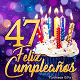 Tarjeta virtual 47 años: un dulce pastelito con velas encendidas y el número 47 en oro brillante sobre fondo brillante.
