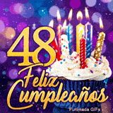 GIF de Feliz Cumpleaños 48 años mostrando el número 48 de oro junto a un cupcake iluminado con velas relucientes.