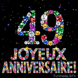 Le chiffre 49 et les mots Joyeux Anniversaire formés de diamants colorés étincelants sur fond noir avec de petites étoiles scintillantes animées.