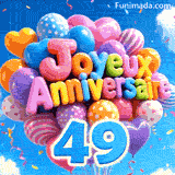 Un arrangement de ballons joyeux dérive vers les nuages. Le texte 3D indique Joyeux Anniversaire juste au-dessus du grand chiffre bleu 49.