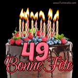 GIF animé pour un 49e anniversaire avec un somptueux gâteau au chocolat décoré de baies fraîches, des bougies allumées et le texte '49 Bonne Fête!' en rouge.