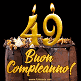 GIF animato con una torta al cioccolato decorata con crema, dettagli dorati e due candele accese che formano il numero 49. Messaggio 'Buon Compleanno' in scritta elegante.