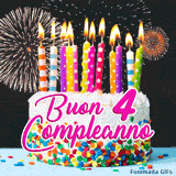 Buon compleanno 4 anni in questa GIF animata che mostra una torta con candeline colorate, scritte rosa e uno sfondo di luci celebrative nel buio.