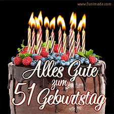 Das Geburtstags-GIF zeigt einen Schokoladenkuchen mit Beeren und Kerzen zur Feier eines 51. Geburtstags.