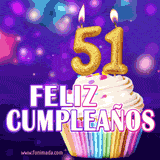 GIF animado de un cupcake decorado con confites, dos velas doradas encendidas formando el número 51, sobre un fondo púrpura brillante con destellos.