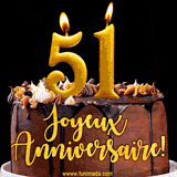 GIF animé pour un 51e anniversaire avec une élégante gâteau au chocolat, des bougies dorées formant le chiffre 51 et le texte 'Joyeux Anniversaire!' en écriture dorée.