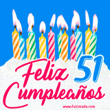 Animación de un pastel decorado con velas coloridas y encendidas, el número 51 destacado en azul y la frase 'Feliz cumpleaños' en letras estilizadas.